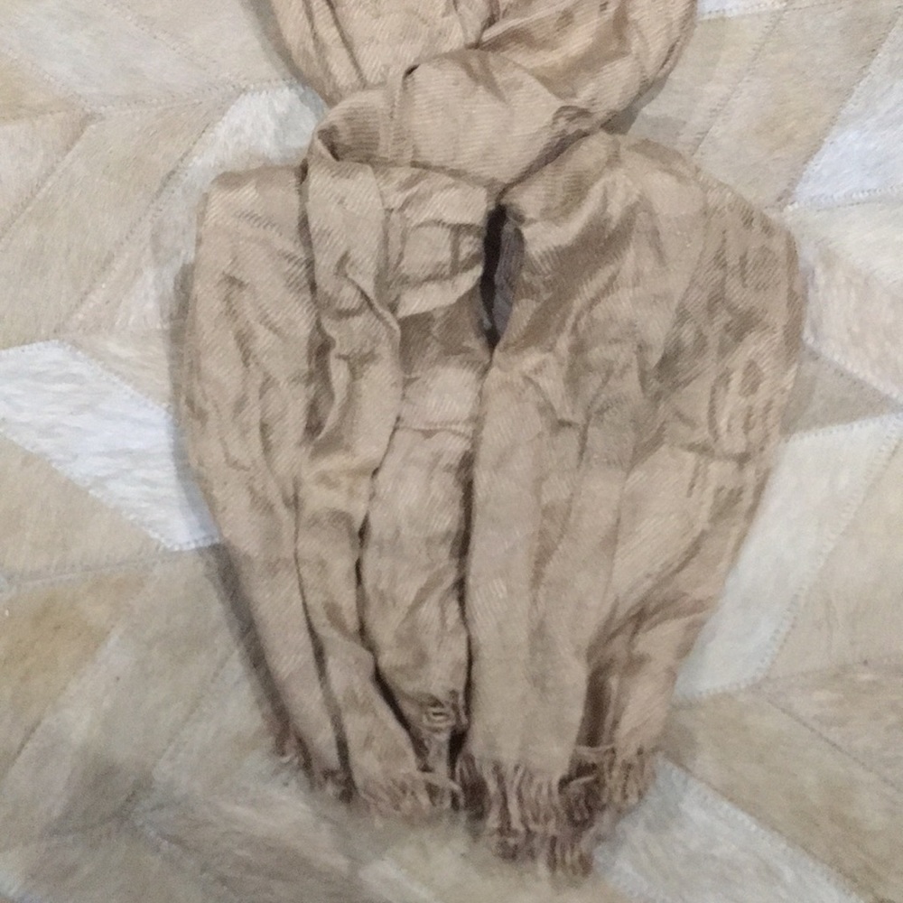 Tan scarf - Picture 2 of 3